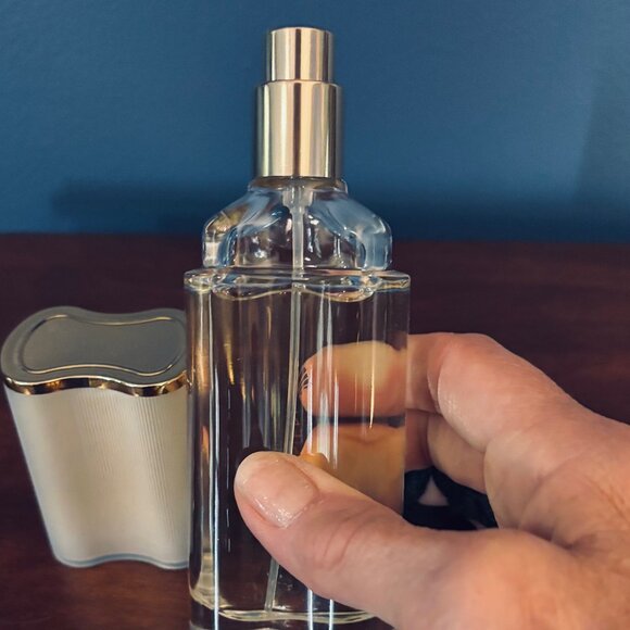 White Linen Eau De Parfum by Estee Lauder - 2 Oz Bottle - Picture 5 of 6